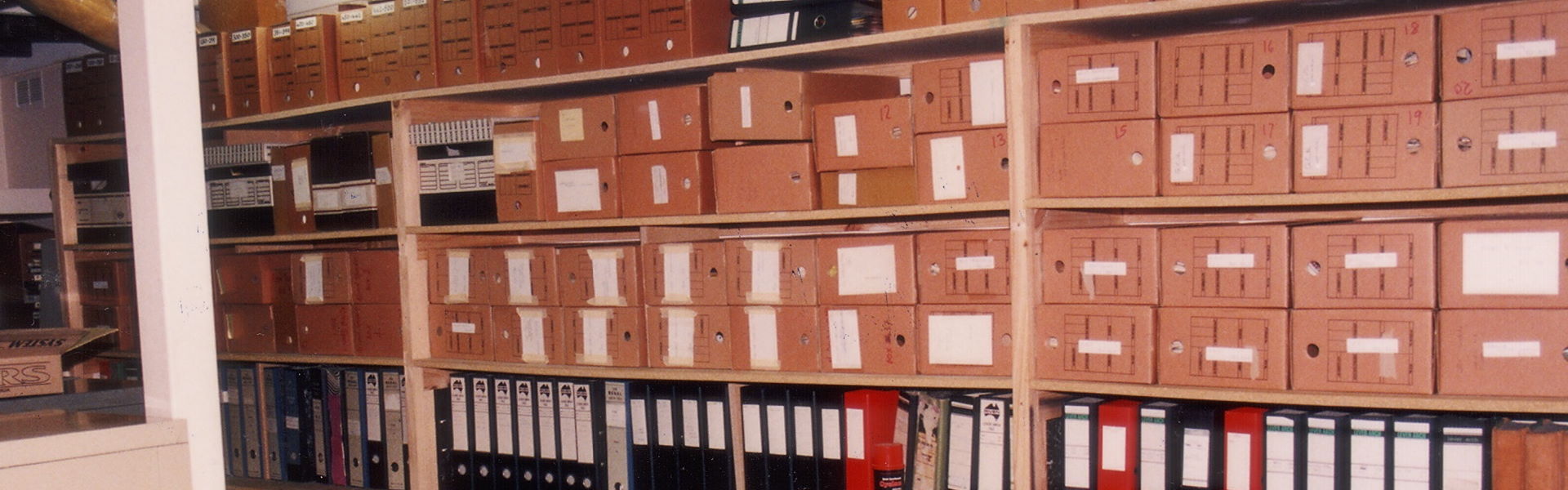 90-31d Graham Carbery at the Archives, Ivanhoe, 1991 – Banner Web