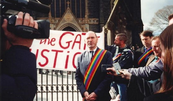 Michael Bernard Kelly, St Pauls Cathedral, Melbourne, 2000 (photo – James McKenzie) – Feature